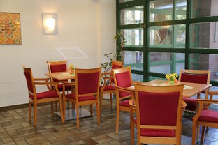 In unserer modern eingerichteten Caféteria lässt sich so manch schöner Nachmittag verbringen.